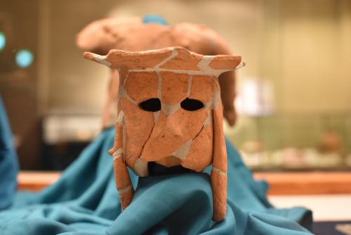 a man wearing a flat hat